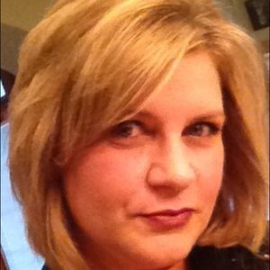 Meet your Posher, Lora